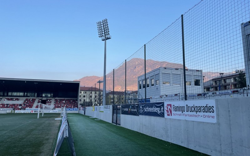 Ballfangnetz im Drusus-Stadion Bozen