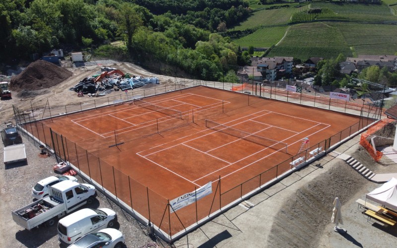 Tennisplätze mit Umzäunung in Sigmundskron