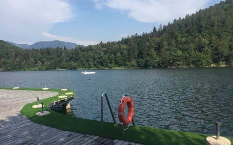 Fornitura e posa di erba decorativa al Lago di Monticolo (BZ)