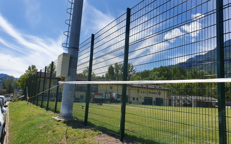 Recinzione al campo da calcio di Termeno (BZ)