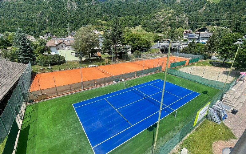 Fornitura e posa campo da tennis al TC Chiusa.