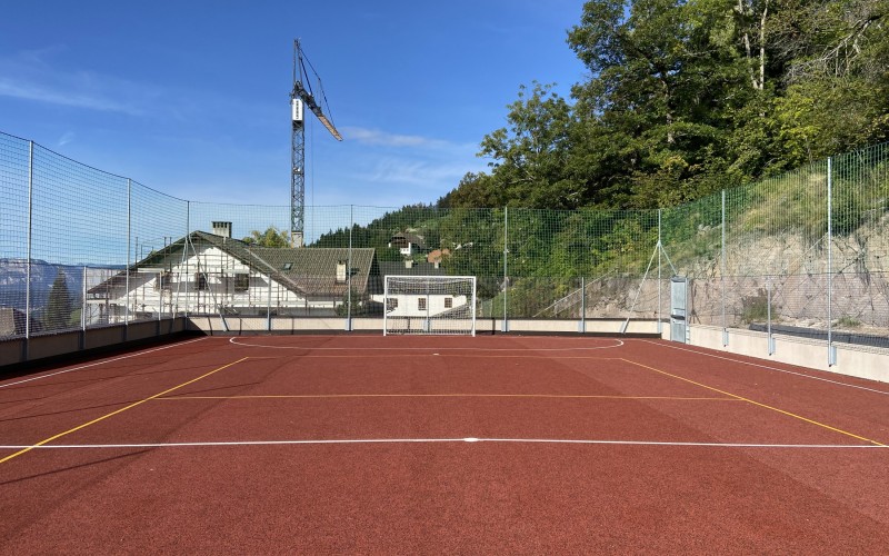 Campo scolastico da calcio realizzato in resina Auna di Sopra